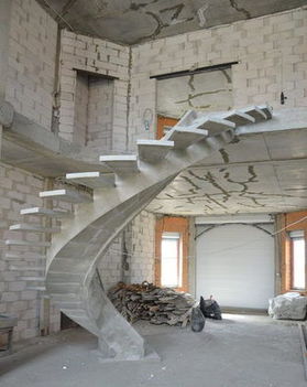 бетонная лестница на косоурах