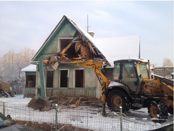 Демонтаж старых домов 